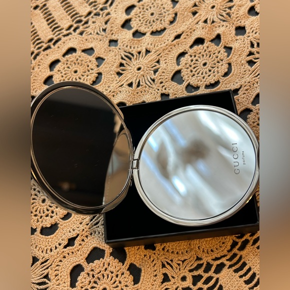 Gucci Flora Mirror with Floral Motif - Picture 4 of 6